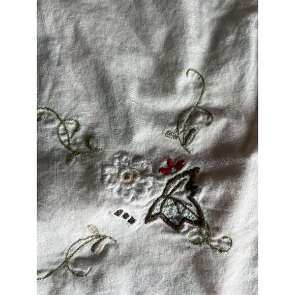 Vintage Embroidered Table Cover 29x33 White White Flower Vines Leaf - Picture 5 of 9